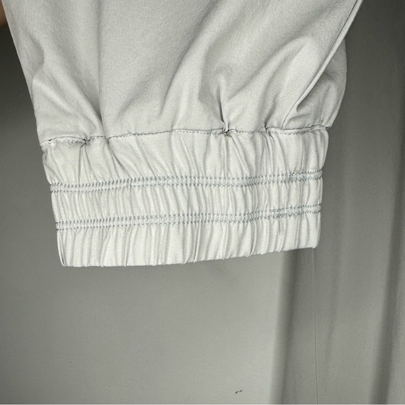 Tommy Bahama Alicia IslandZone Jogger, Light Grey- Size Small - Picture 3 of 9